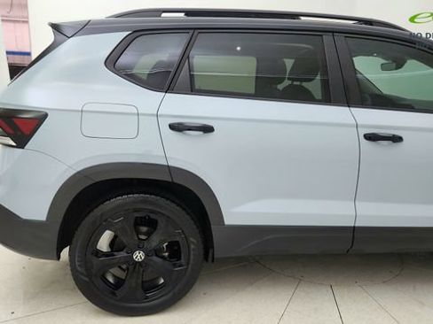 Used 2025 Volkswagen Taos SE AWD/4WD image 12