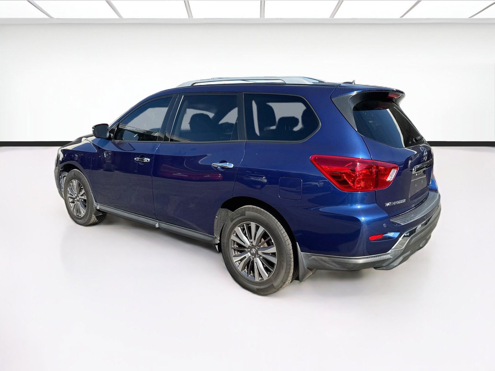 Used 2018 Nissan Pathfinder SV FWD image 6
