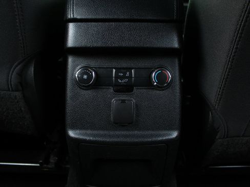 Used 2017 Ford Explorer XLT w/ Equipment Group 201A FWD image 22