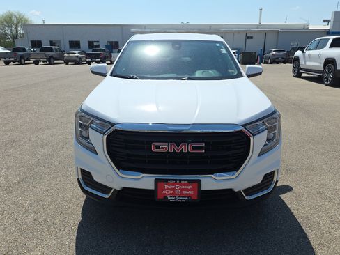 Used 2023 GMC Terrain SLE image 3