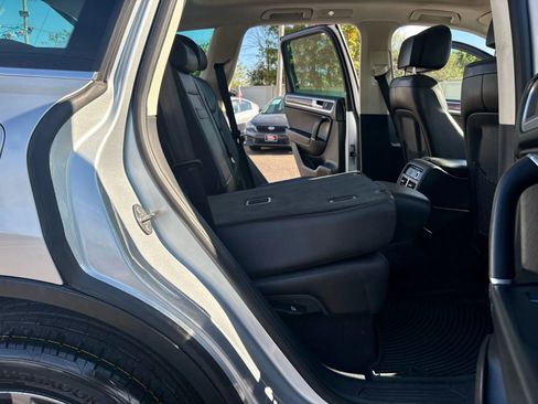 Used 2015 Volkswagen Touareg VR6 image 29