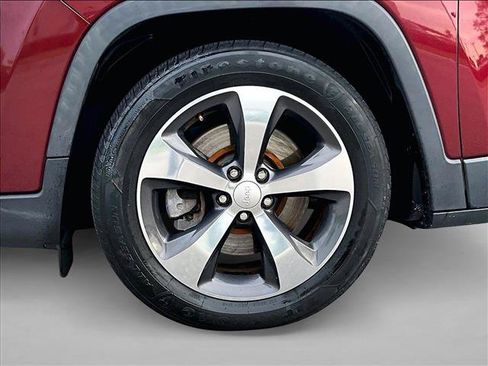 Used 2019 Jeep Cherokee Limited FWD image 10
