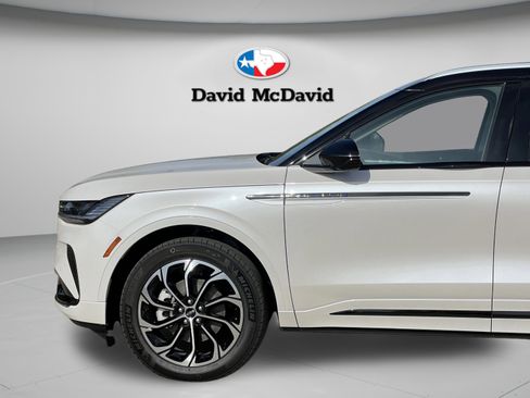 New 2026 Lincoln Nautilus Reserve image 31