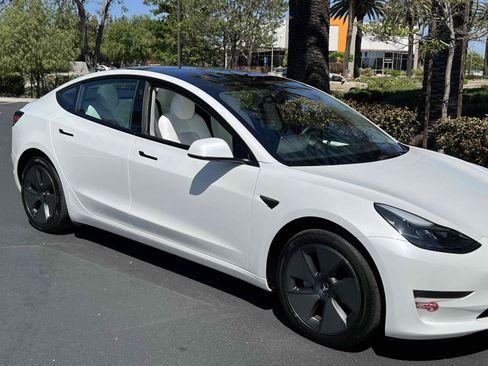 Used 2023 Tesla Model 3 Standard Range image 33