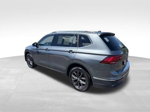 Used 2023 Volkswagen Tiguan SE w/ Panoramic Sunroof Package FWD image 7