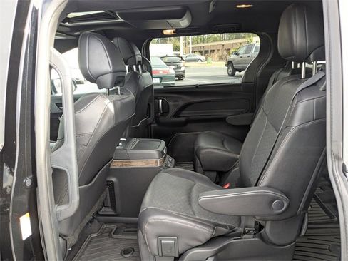 Used 2025 Toyota Sienna Platinum image 15