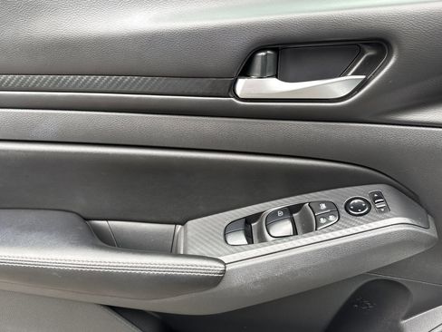 Used 2024 Nissan Altima 2.5 SV image 8