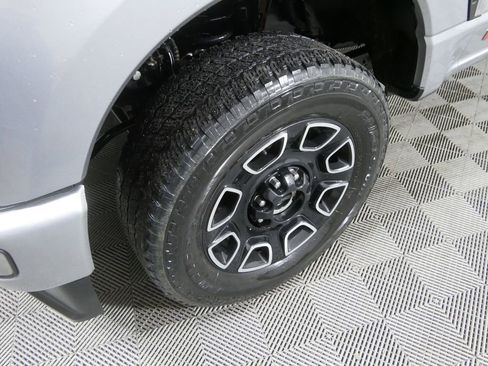 Used 2024 Ford F350 Platinum w/ FX4 Off-Road Package image 9