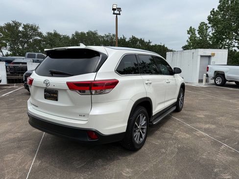 Used 2019 Toyota Highlander XLE FWD image 8