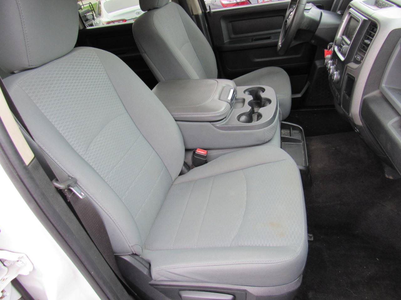 Used 2020 RAM 1500 Tradesman w/ Chrome Appearance Group RWD image 30