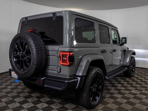 Used 2022 Jeep Wrangler Unlimited Sahara w/ Cold Weather Group AWD/4WD image 17