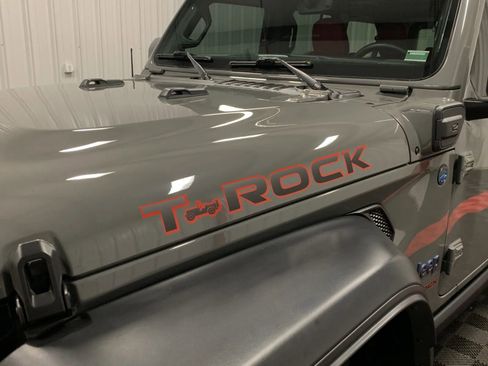 Used 2023 Jeep Wrangler Unlimited w/ Sun & Screen Package image 14