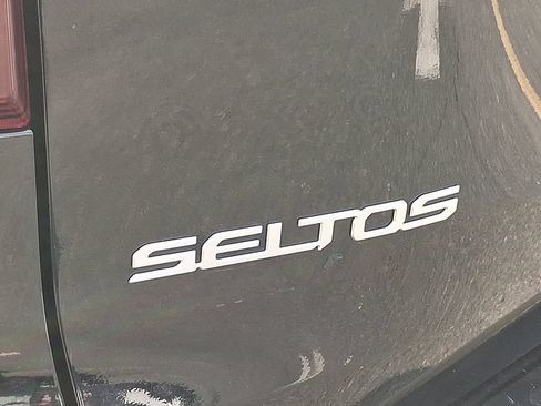 Used 2024 Kia Seltos EX AWD/4WD image 32