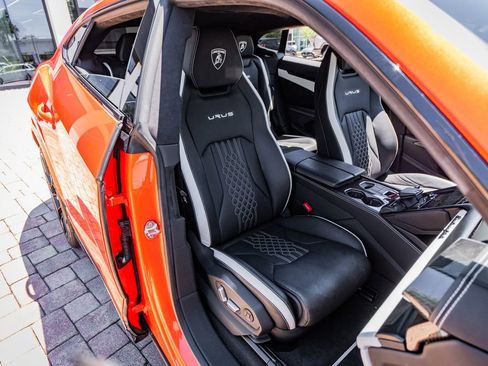 Used 2024 Lamborghini Urus S AWD/4WD image 34
