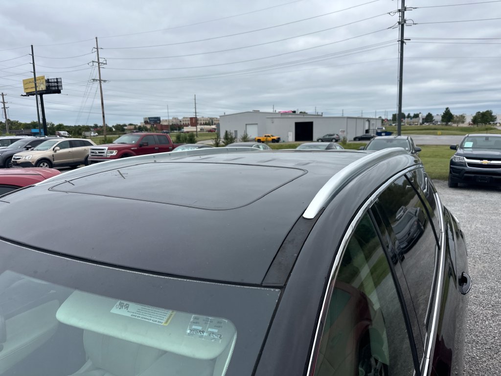Used 2022 Buick Enclave Essence w/ Experience Buick Package FWD image 3