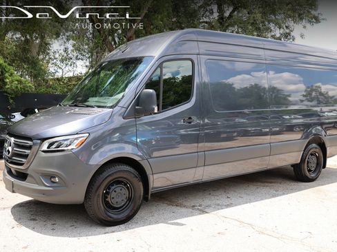 Used 2025 Mercedes-Benz Sprinter 2500 image 1