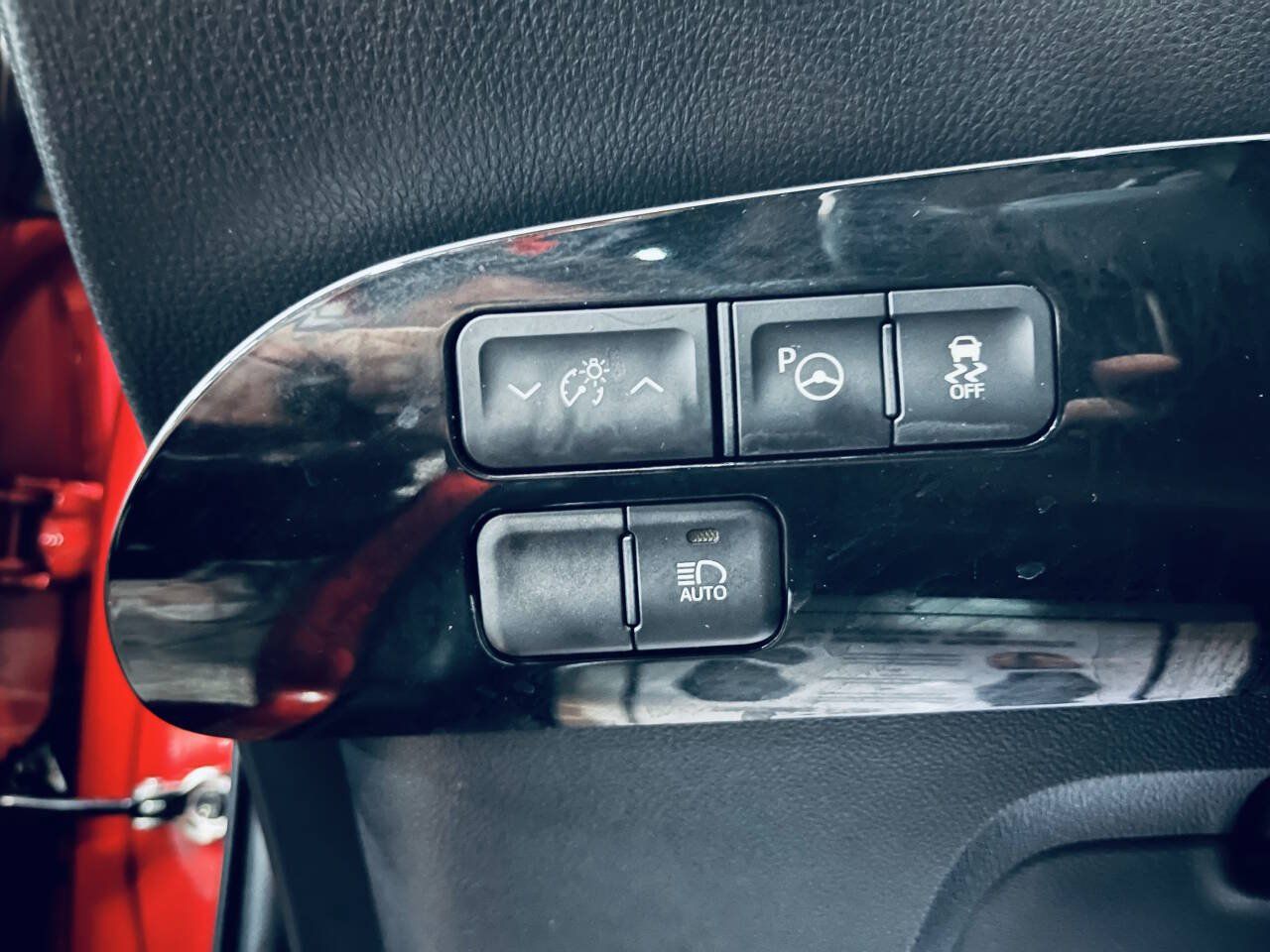 Used 2018 Toyota Prius Three FWD image 24