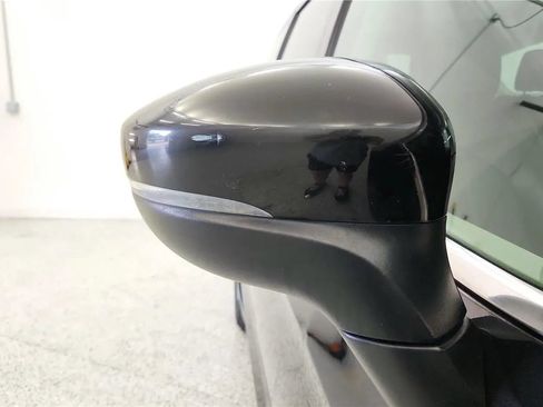 Used 2023 Chrysler Pacifica Touring-L FWD image 19