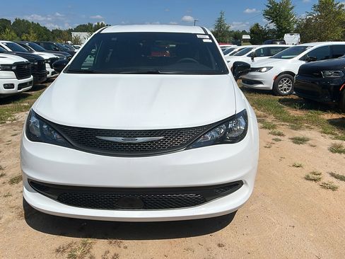 New 2026 Chrysler Voyager LX image 3