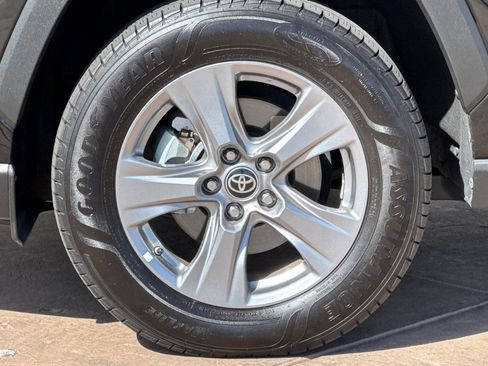 Certified 2022 Toyota RAV4 LE AWD/4WD image 32