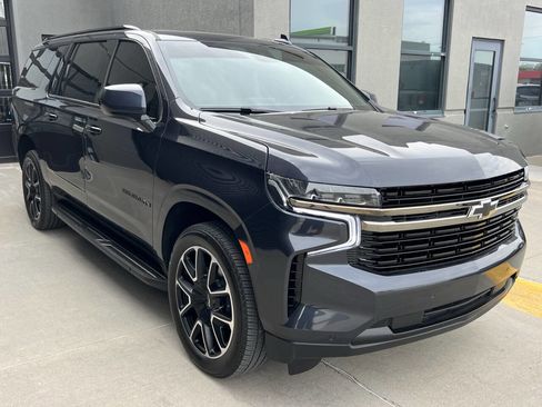 Used 2023 Chevrolet Suburban RST w/ Sport Performance Package image 7