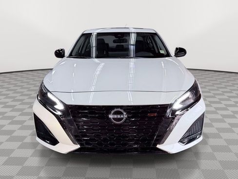 Used 2025 Nissan Altima 2.5 SR w/ SR Premium Package AWD/4WD image 8