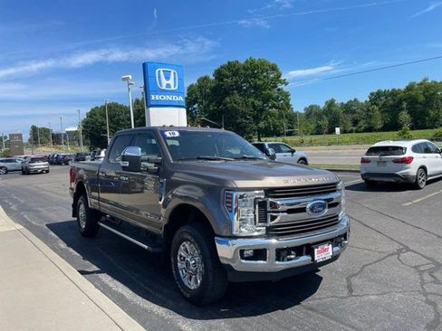 Used 2018 Ford F250 XLT w/ XLT Premium Package AWD/4WD image 5