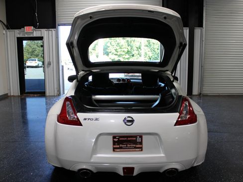 Used 2015 Nissan 370Z Coupe w/ Aerodynamics Package RWD image 26