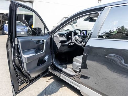 Used 2023 Toyota RAV4 LE AWD/4WD image 24