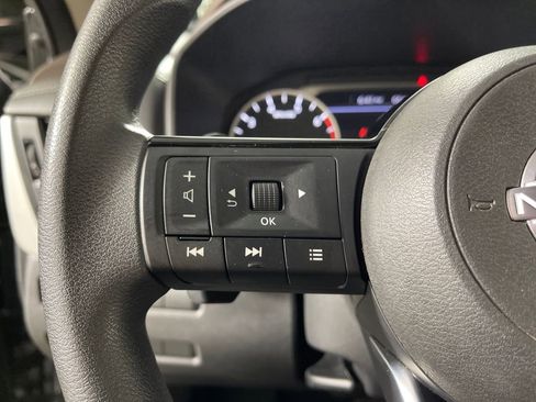 Used 2023 Nissan Rogue SV image 31