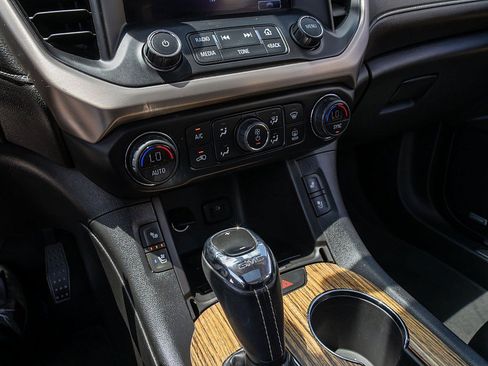 Used 2019 GMC Acadia Denali w/ Technology Package FWD image 29