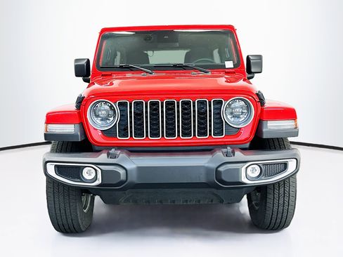 Used 2025 Jeep Wrangler Sahara image 2