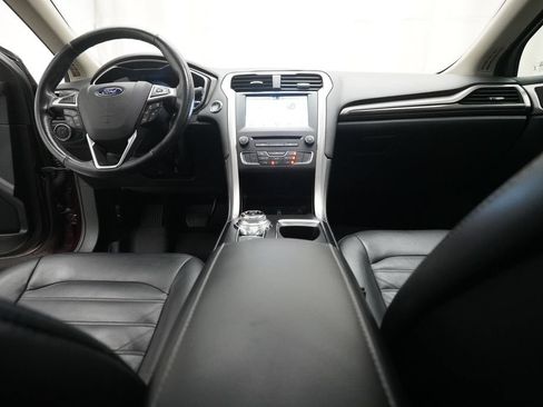 Used 2017 Ford Fusion SE w/ Fusion SE Technology Package FWD image 5