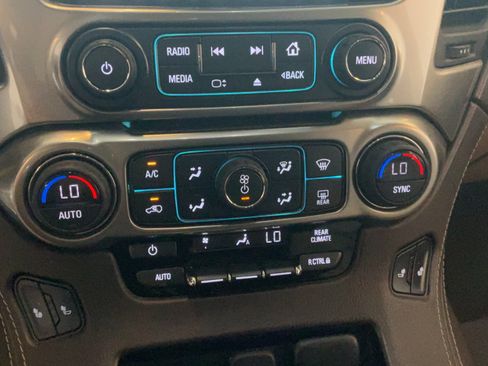 Used 2019 Chevrolet Suburban LT RWD image 14