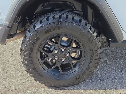 Used 2025 Jeep Wrangler Unlimited Sport AWD/4WD image 17
