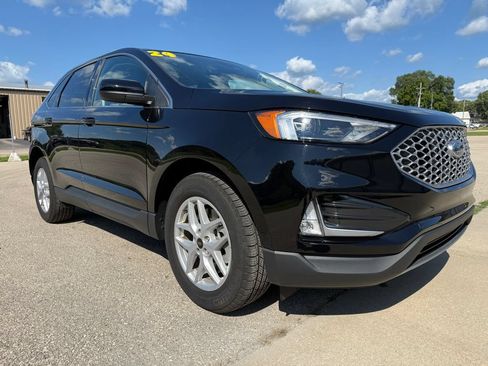 Used 2024 Ford Edge SEL w/ Convenience Package AWD/4WD image 3