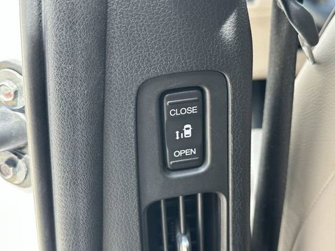 Used 2024 Honda Odyssey Elite image 32