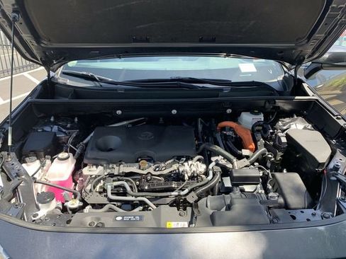 Used 2025 Toyota RAV4 XLE AWD/4WD image 16