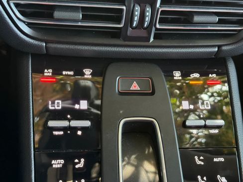 Certified 2024 Porsche Macan AWD/4WD image 24