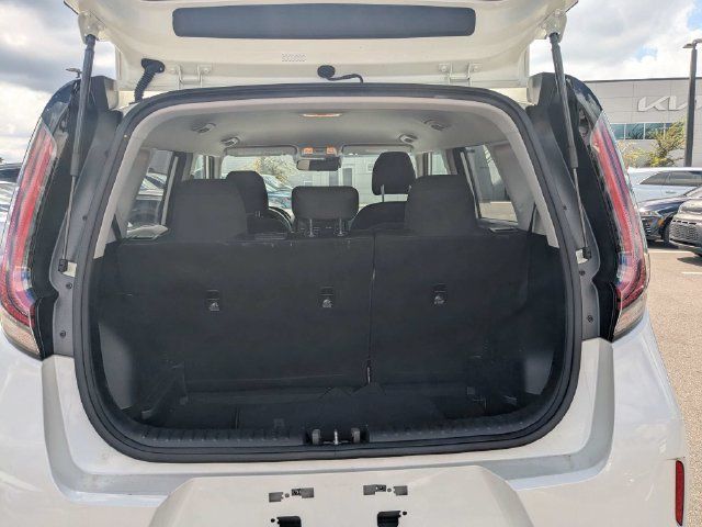 Used 2025 Kia Soul LX w/ LX Technology Package FWD image 12