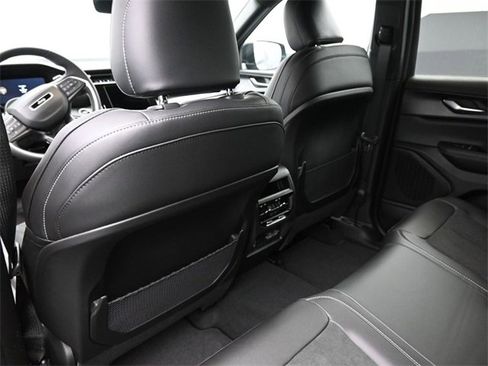 New 2025 Jeep Grand Cherokee Altitude image 15