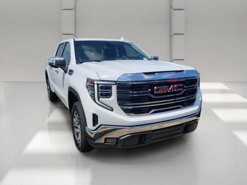 Used 2024 GMC Sierra 1500 SLT AWD/4WD image 3