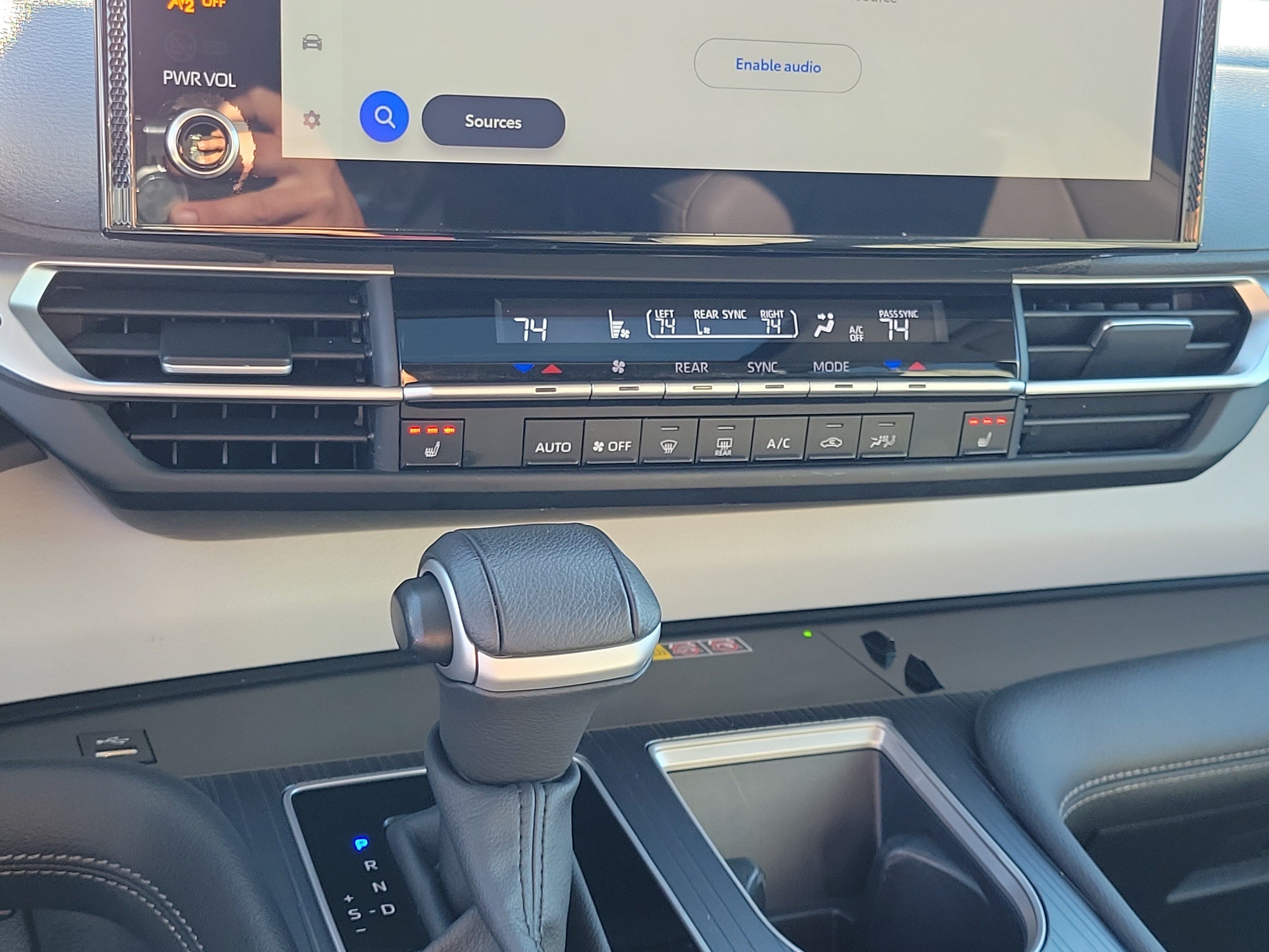 Used 2025 Toyota Sienna XLE w/ XLE Plus Package FWD image 28