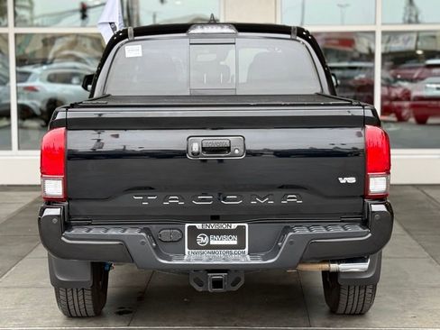 Used 2019 Toyota Tacoma TRD Sport image 11