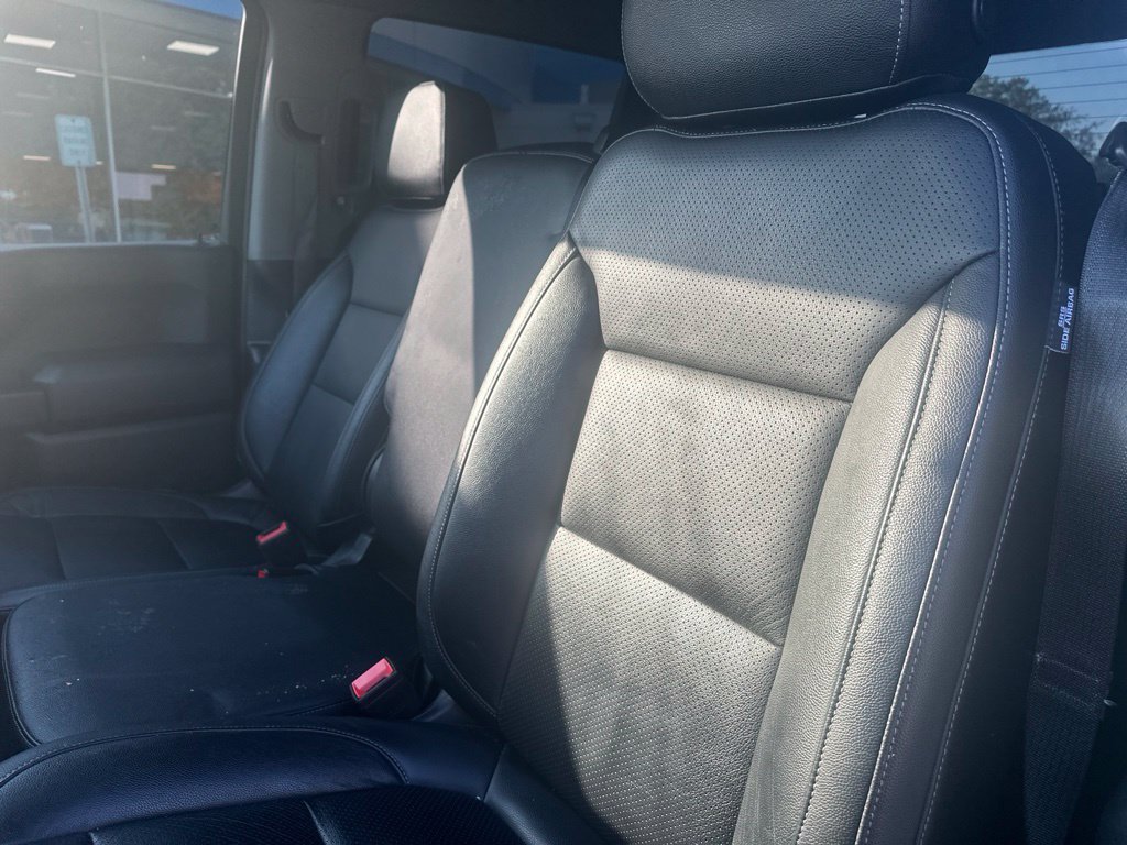 Used 2022 Chevrolet Silverado 1500 Custom w/ LPO, Blackout Package AWD/4WD image 11