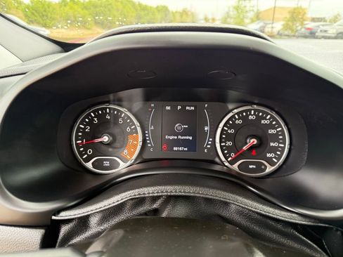 Used 2019 Jeep Renegade Latitude image 16