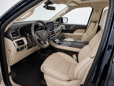 Used 2020 Lincoln Navigator L Reserve w/ Luxury Package AWD/4WD image 4