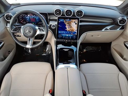 Used 2025 Mercedes-Benz GLC 350e 4MATIC image 4