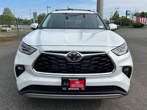 New 2026 Toyota Highlander Platinum AWD/4WD image 2