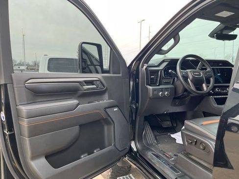 Used 2024 GMC Sierra 2500 AT4 w/ AT4 Premium Plus Package image 9